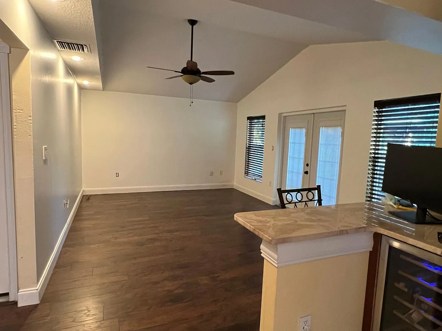 3 bed, 2.5 bath, 2038 sqft, $2,600 — Photo 2