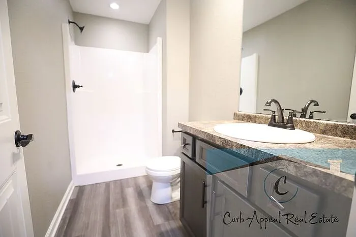 918 W Oak Ave #B — Photo 13