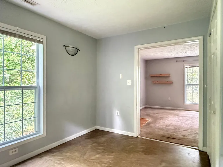 4 Greenbriar Rd #B — Photo 7