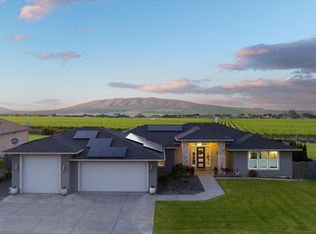 83706 E Wallowa Rd, Kennewick, WA 99338