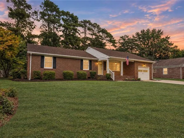 2821 Meadow Wood Dr E, Chesapeake, VA 23321