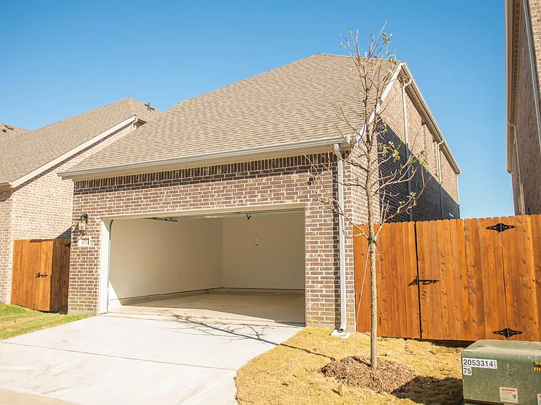 7517 Regal Ln — Photo 25