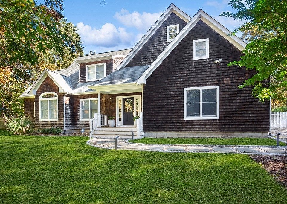 1st image of 16 Cove Neck Ln