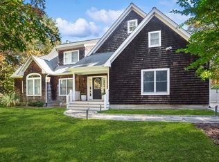 16 Cove Neck Ln, Southampton, NY 11968