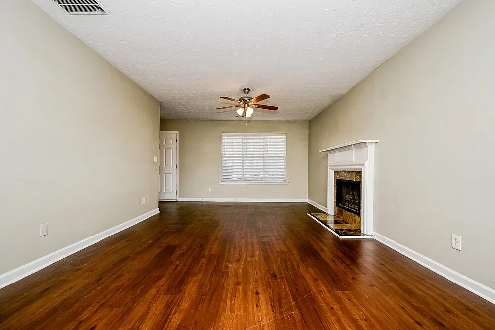 4 bed, 2.5 bath, 1869 sqft, $2,670 — Photo 4