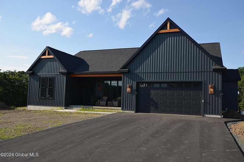 3rd image of 18 Woodland Hill Rd