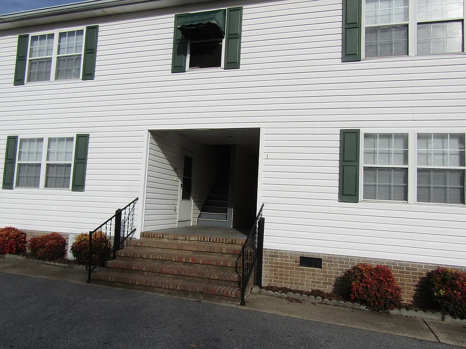 202 Largo Ct