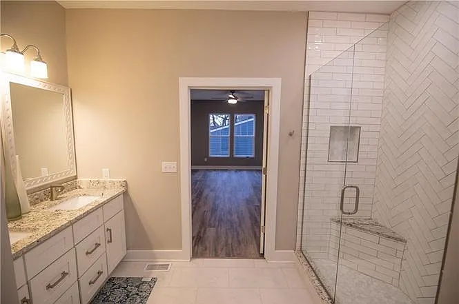 1709 Woodlawn Ave — Photo 18