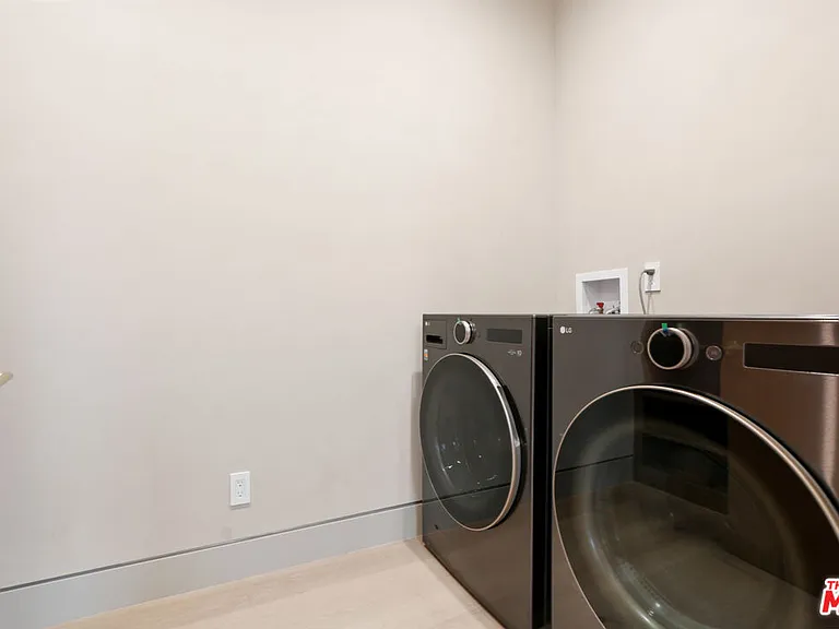 2225 Walnut Ave — Photo 10