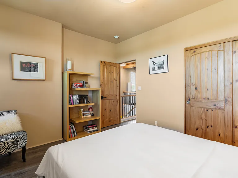 Bedroom Two / Queen Bed