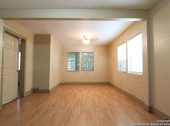 4th image of 631 W Kings Hwy APT 3