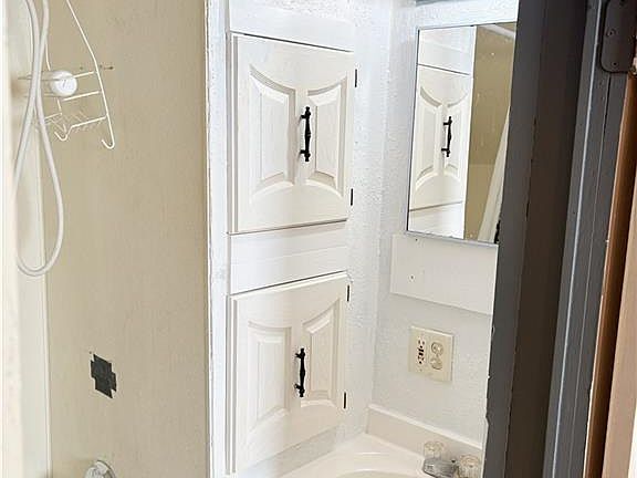 4th image of 433/435 S 5th St