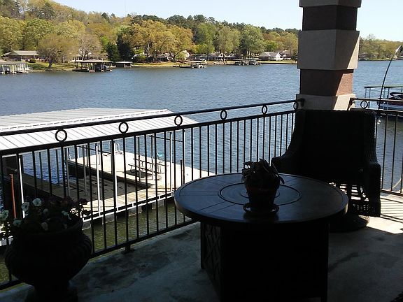 2nd image of 401 Lakeland Dr
