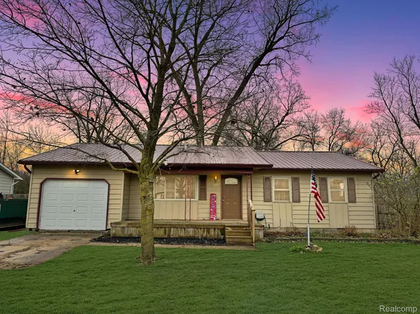 1308 Thelma St, Mount Morris, MI 48458