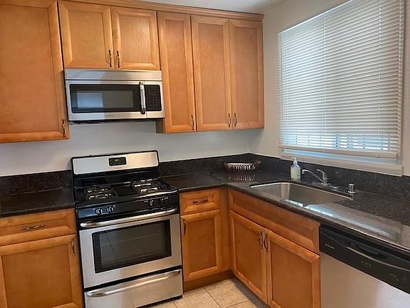 3rd image of 5514 Cahuenga Blvd #1/2