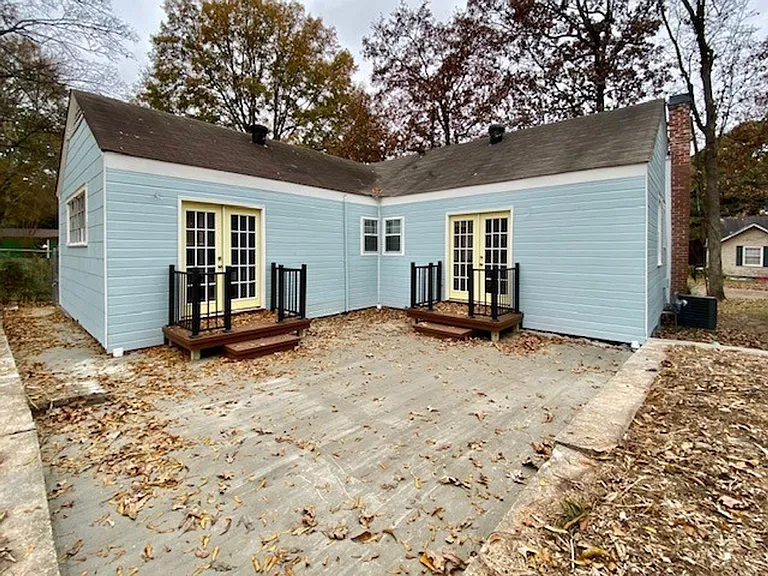 3066 Oxford Ave — Photo 2