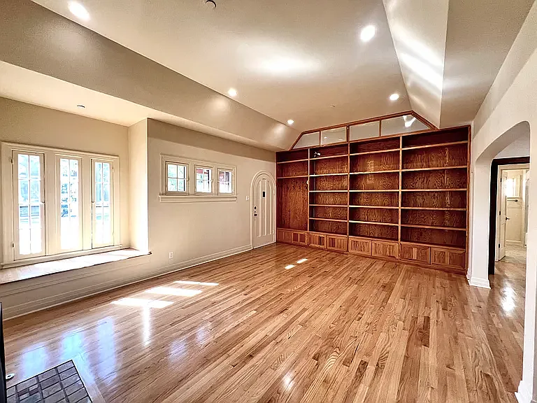 312 N Palm Dr — Photo 6
