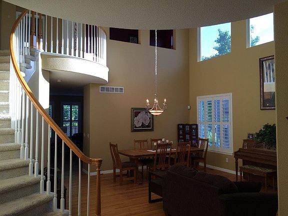 Entry - Formal Dining-Formal Living