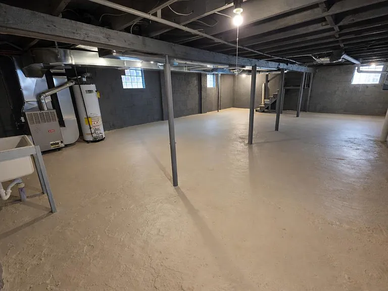2530 Fullerton Ave — Photo 18