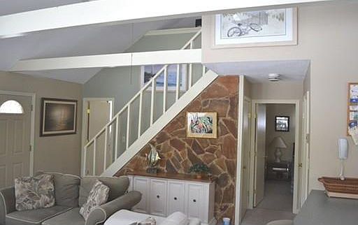 5th image of 272 Greenwood Ave