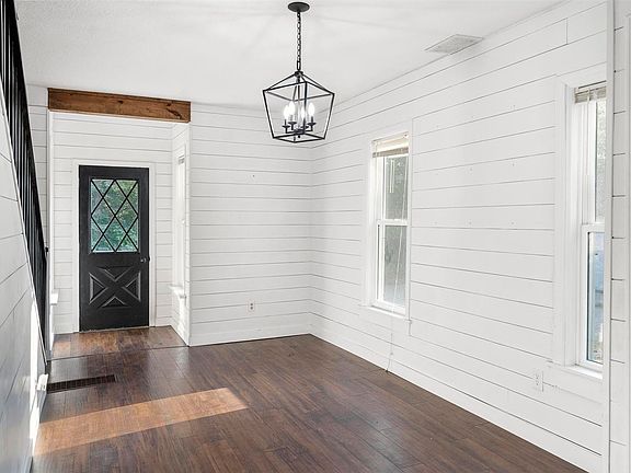 4th image of 7287 Spring St