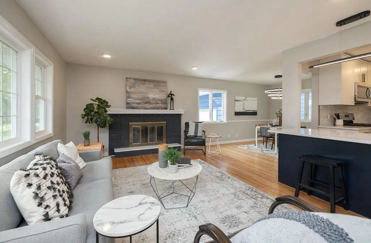 4 bed, 2359 sqft, $4,295 — Photo 3