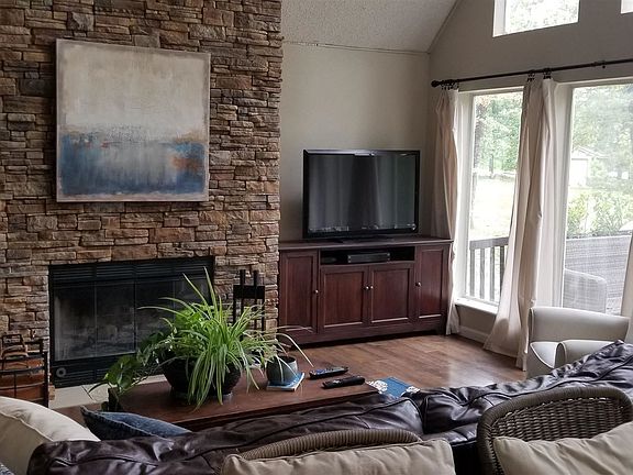 4th image of 210 Joley Pl