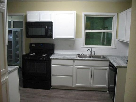 3rd image of 328 Greenbriar St