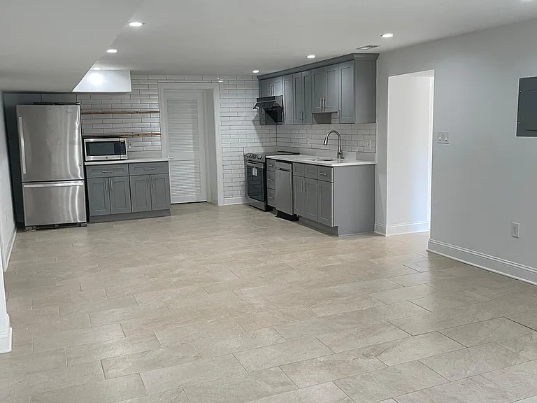 1412 Montague St NW #B — Photo 7