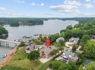 221 Windemere Isle Rd, Statesville, NC 28677