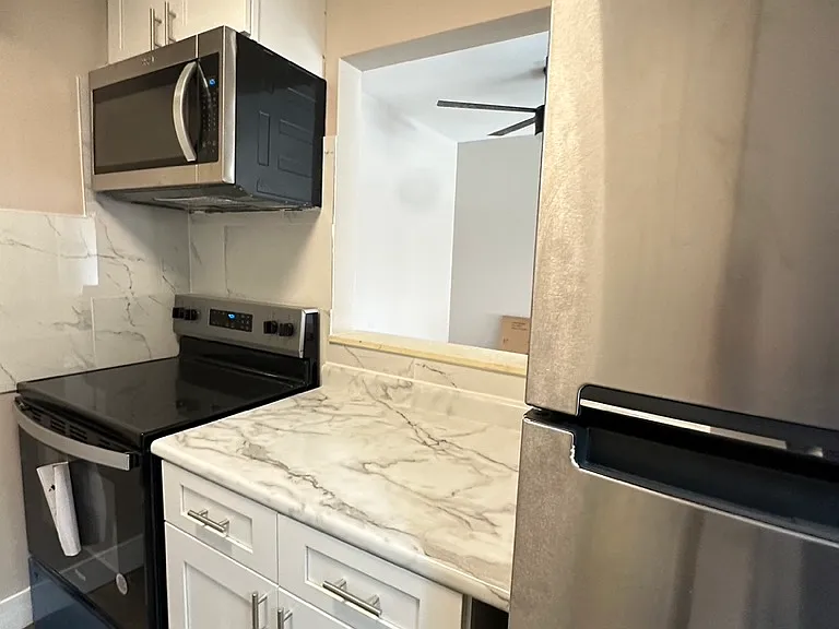 1045 S Evergreen Ave #204 — Photo 4