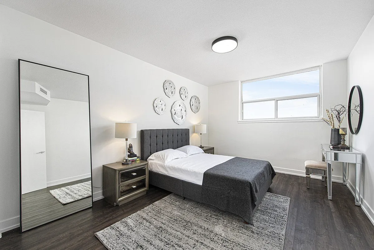 2465 Hurontario Street — Photo 4