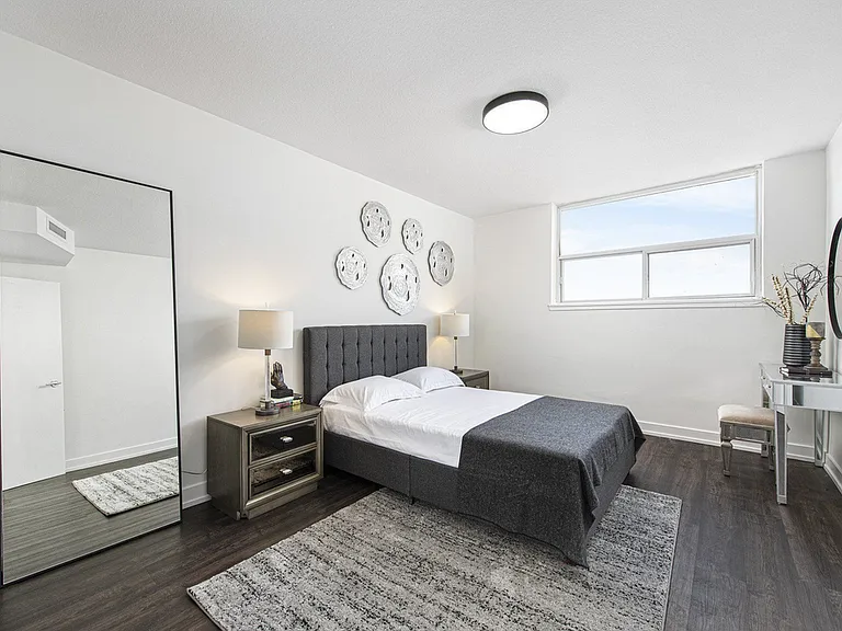 2465 Hurontario St — Photo 5