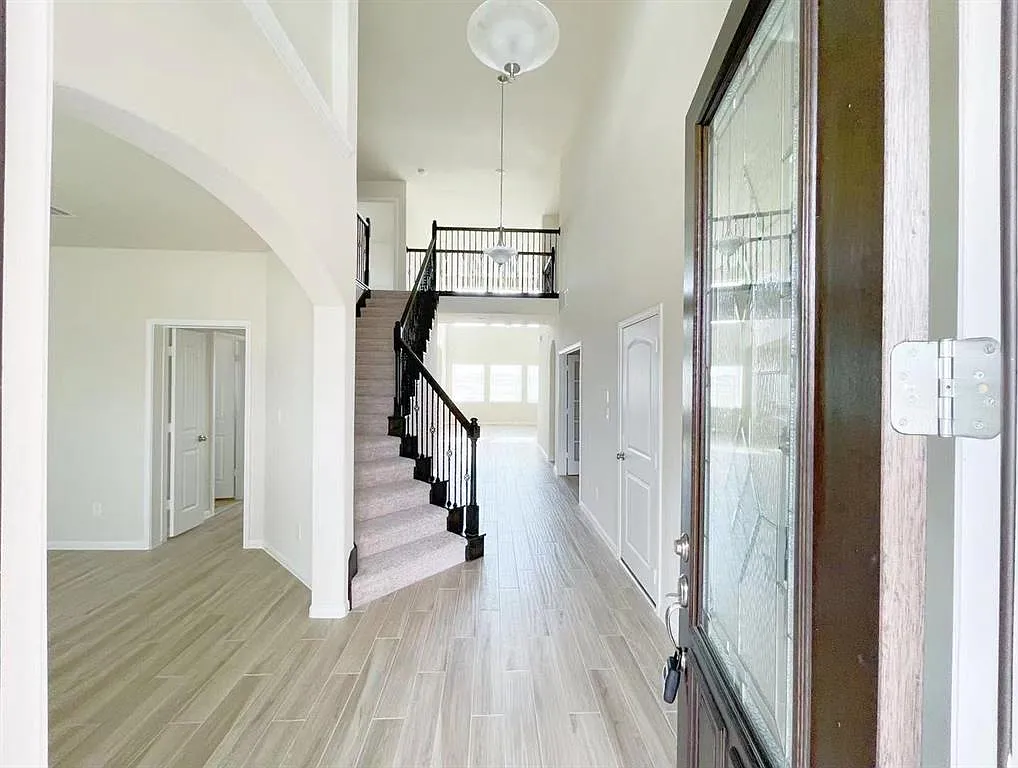 4 bed, 3.5 bath, 2778 sqft, $2,899 — Photo 2