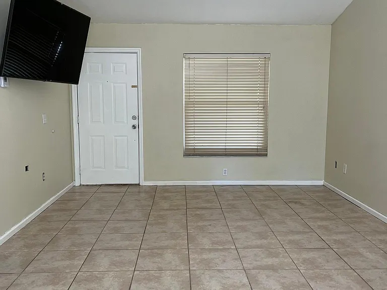 331 Everglades Blvd S — Photo 5