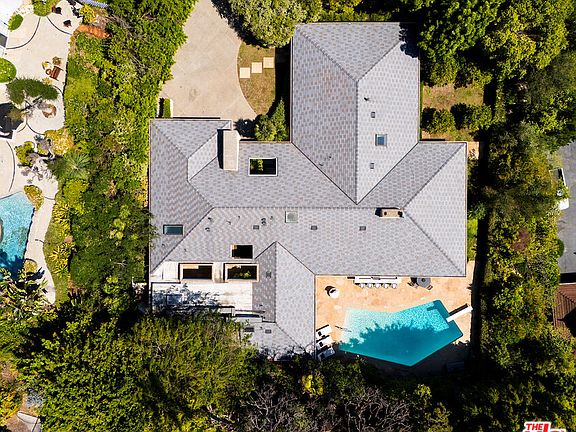 2nd image of 1011 N Hillcrest Rd