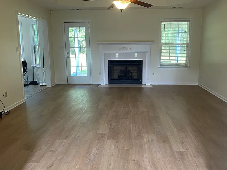 233 Grove Ln — Photo 2