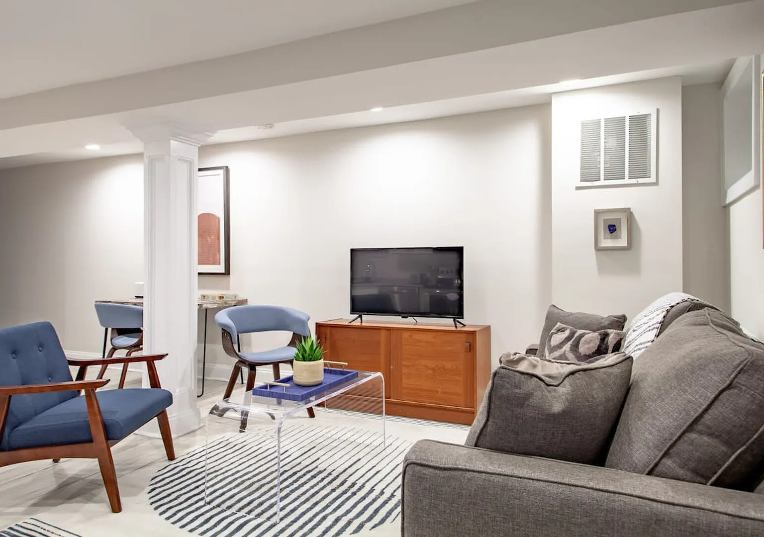 Lux CoHi Cove - Walk to METRO Sub Shopping & More — Photo 4