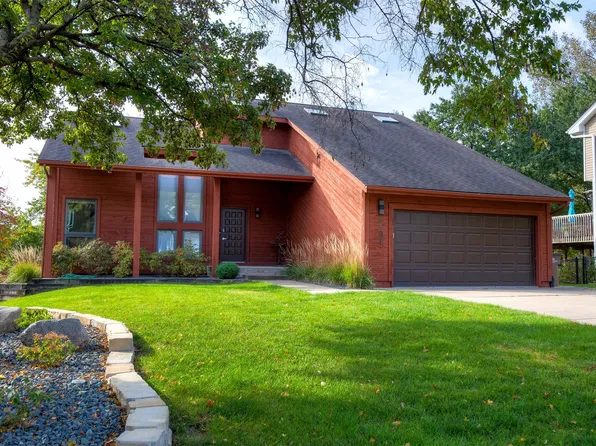 2304 Ridgewood Dr, West Des Moines, IA 50265