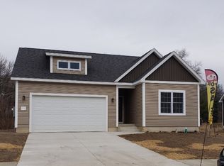 2735 Pine Cone Ln, Warsaw, IN 46582