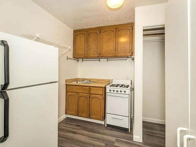 441-447 Leland Ave. — Photo 4