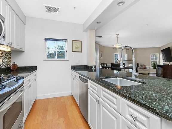 5th image of 501 Commerce Dr Unit 2204