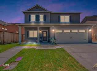 3707 Evergreen Village Ln, Shafter, CA 93263