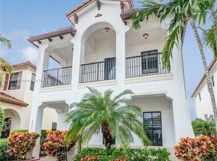 8362 NW 39th Ct, Cooper City, FL 33024