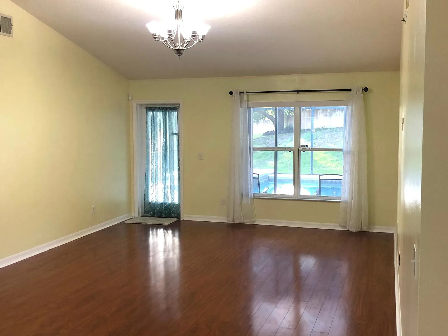4 bed, 2429 sqft, $2,900 — Photo 3