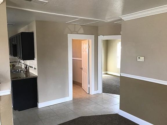 5th image of 820 W University Ave