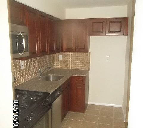 5th image of 3171 Whitney Ave APT 2H