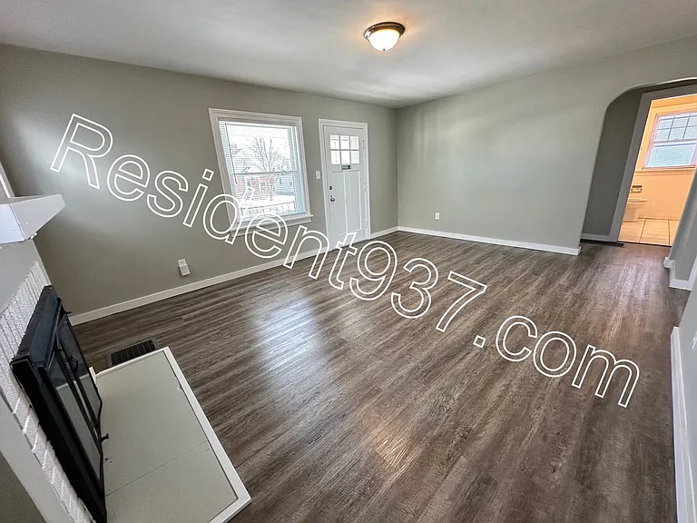 1659 Hearthstone Dr — Photo 3