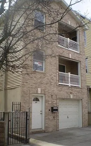 35 Logan Ave #1 Photo 1