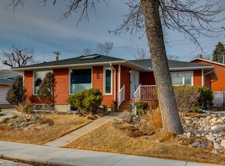 55 SE Heston St NW, Calgary, AB T2K 2C3